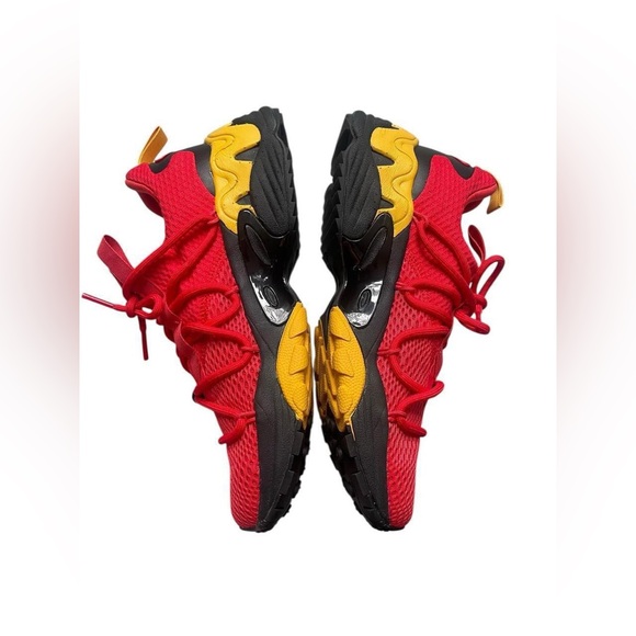 Reebok Boy's Trideca 200 Running Sneakers Shoes size 5 in Red / Yellow / Black - Picture 2 of 6